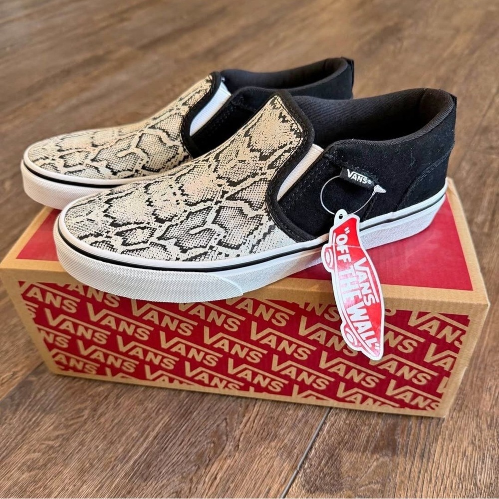 Vans Metallic Snake Shoes -Missy size 5 (6.5/7 in women’s). Euro size 36.5